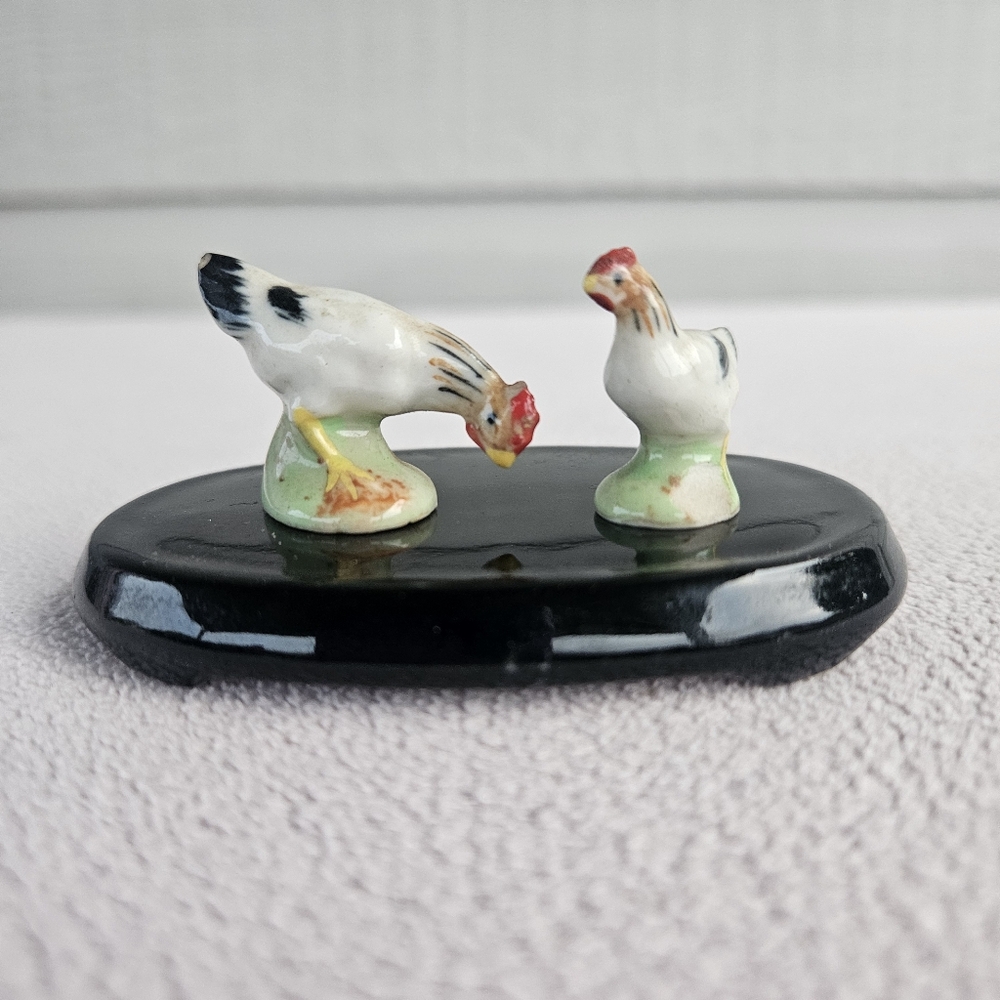 Marutumoware Ceramic Miniature Chicken Figurine Set Stand Japan Hand Painted